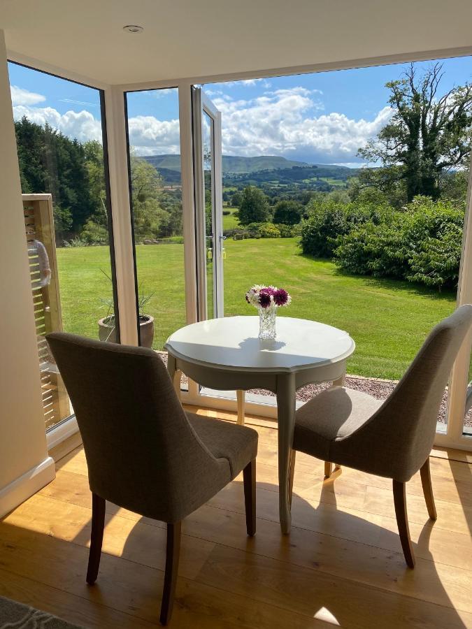 Cwmbach Lodge Luxury B&B Glasbury Exteriör bild